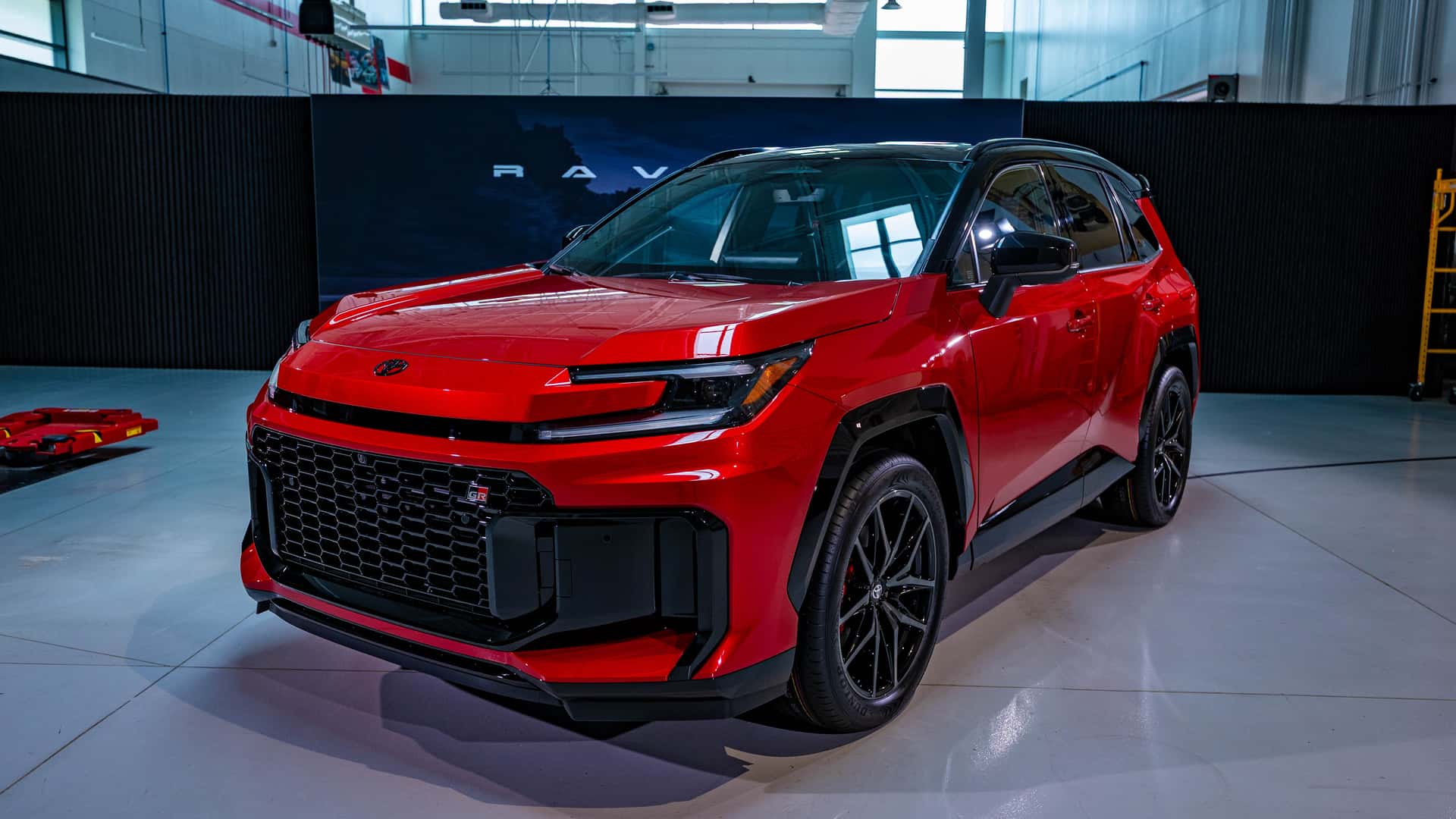 تویوتا RAV4 پلاگین هیبرید ۲۰۲۶ با برد فوق‌العاده معرفی شد