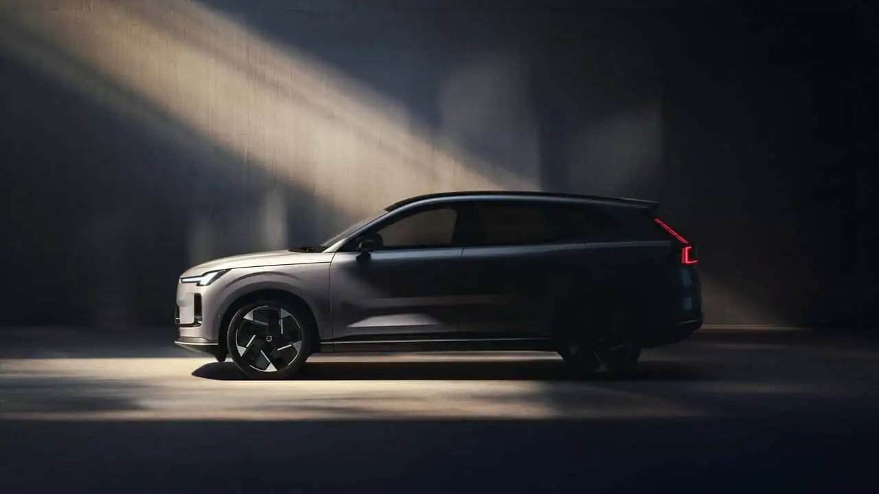 بازگشت غیر منتظره ولوو XC70 به‌عنوان شاسی‌بلند هیبریدی با برد بالا